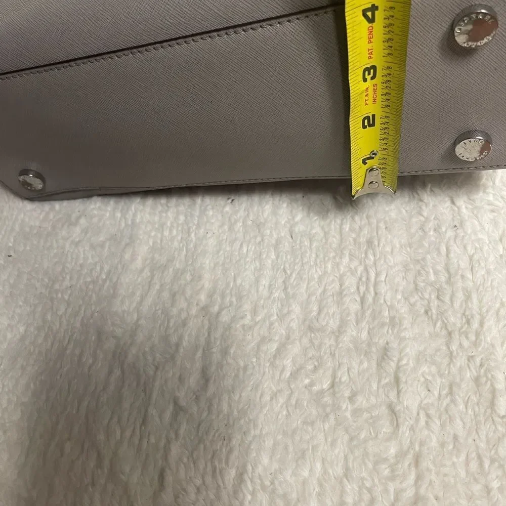Michael Kors Gray leather Satchel/ shoulder bag with silver tone hardwares.